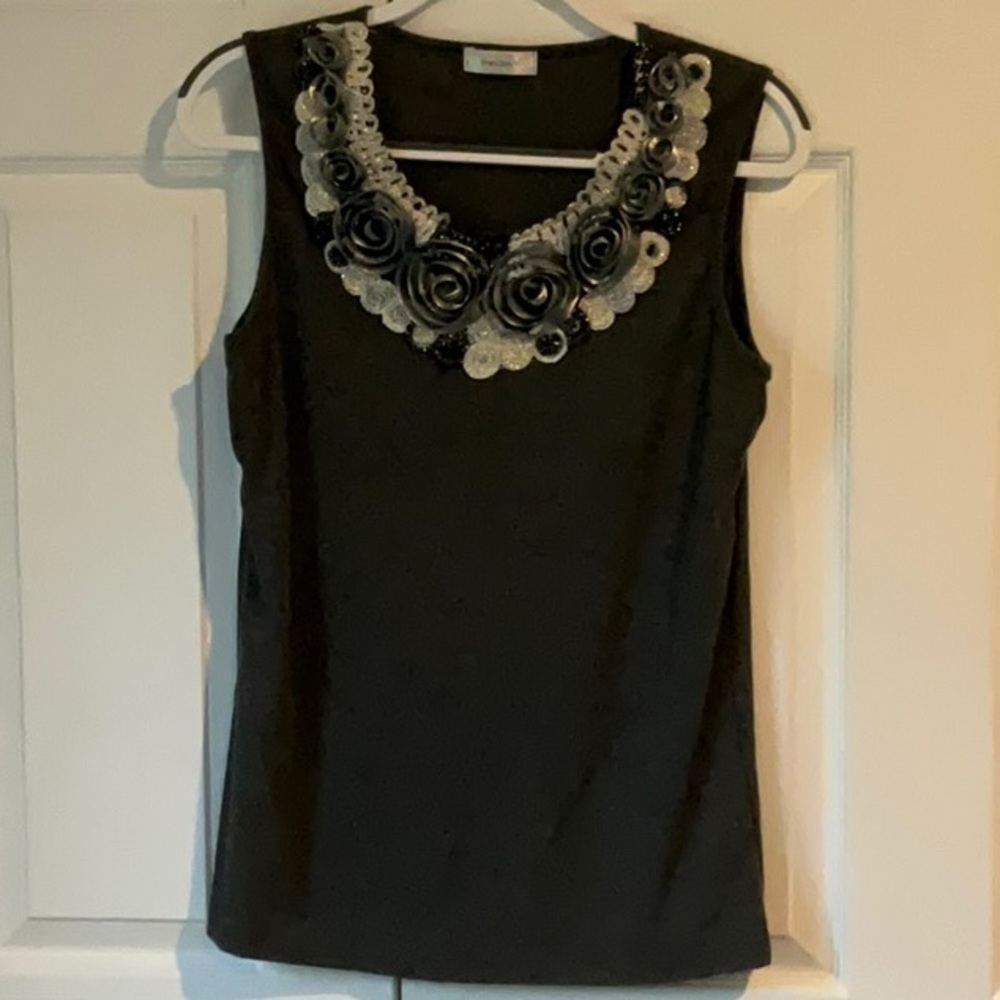 Dress barn ribbed tank. - Picture 2 of 5